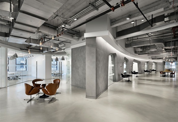 smoothly-curved-galleria-office-spaces