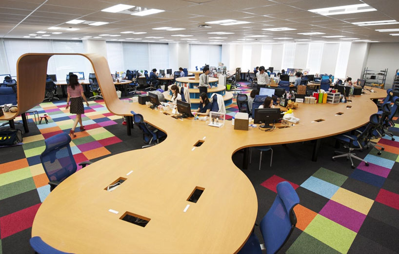 teamlab-design-pikiv-office-with-250m-interactive-work-desk-designboom-18