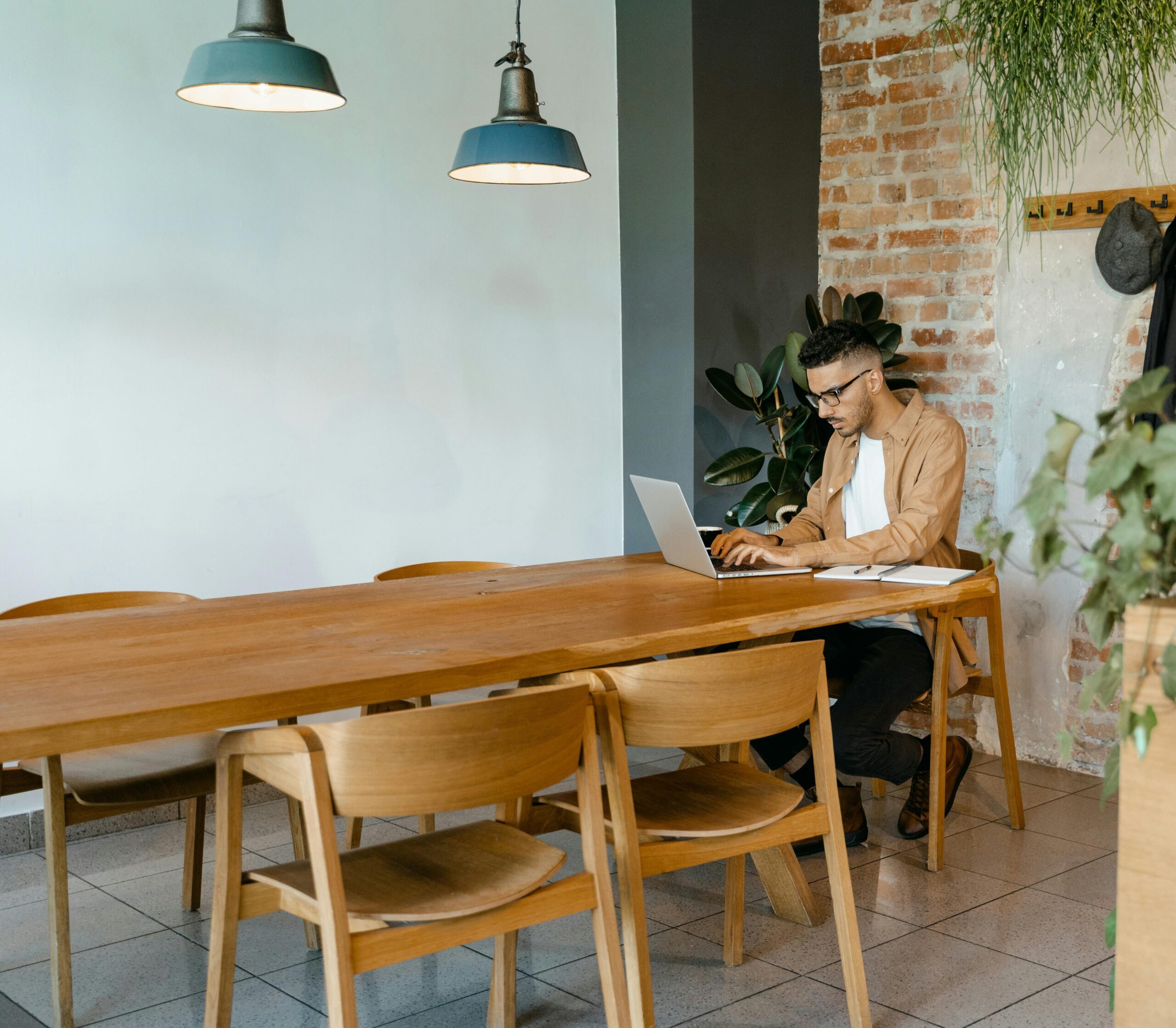What Is a Coworking Day Pass — and When Should You Use One?