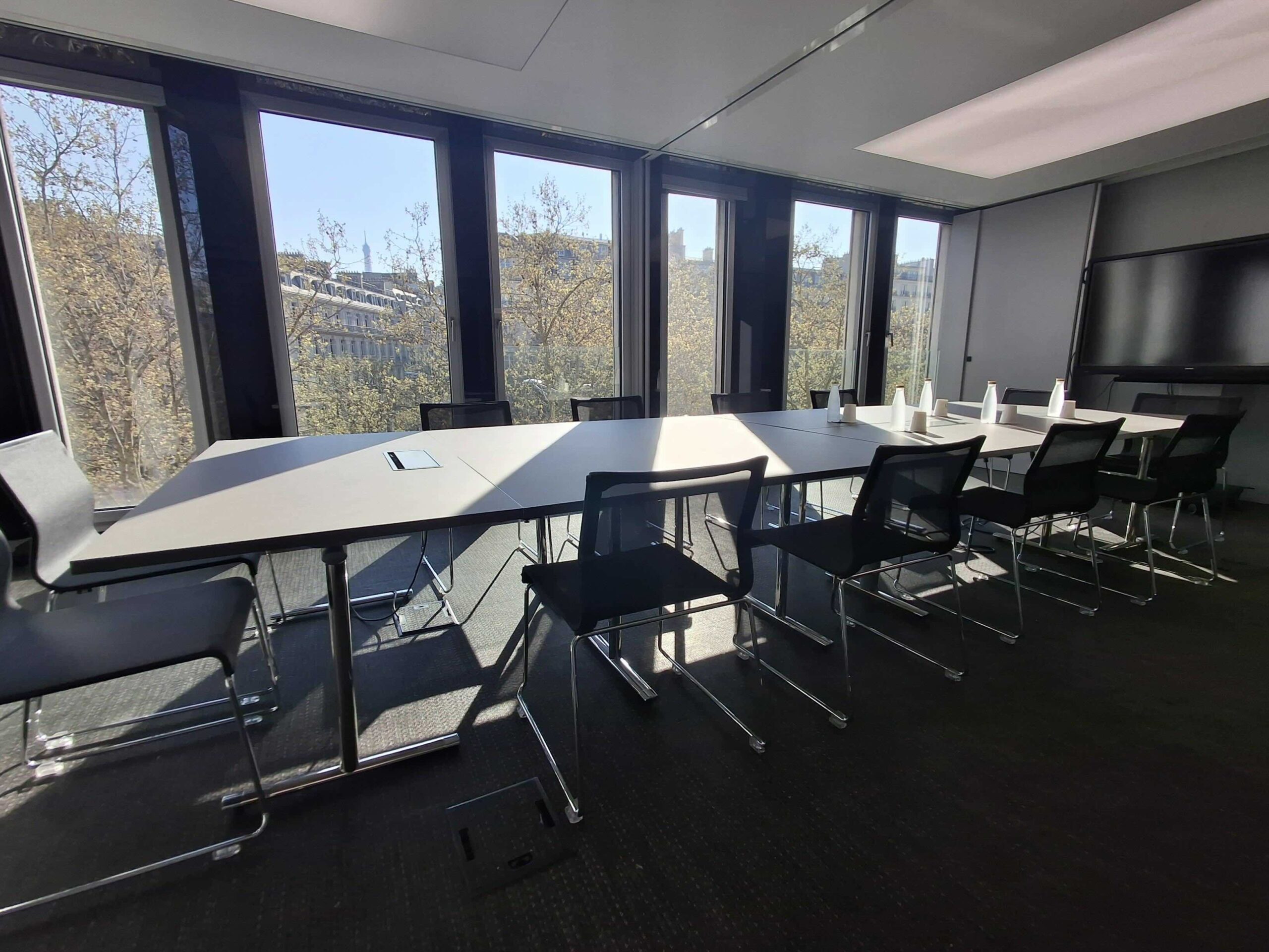 Flexible Workspace in Paris 8: Why More Professionals Are Choosing Day Passes and Meeting Rooms