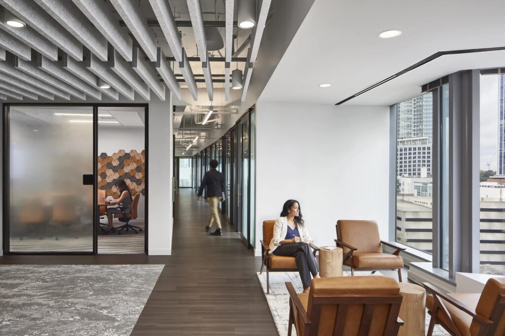 Professionals working at Lucid Private Offices, an eOffice eNetwork partner in Atlanta, Georgia.